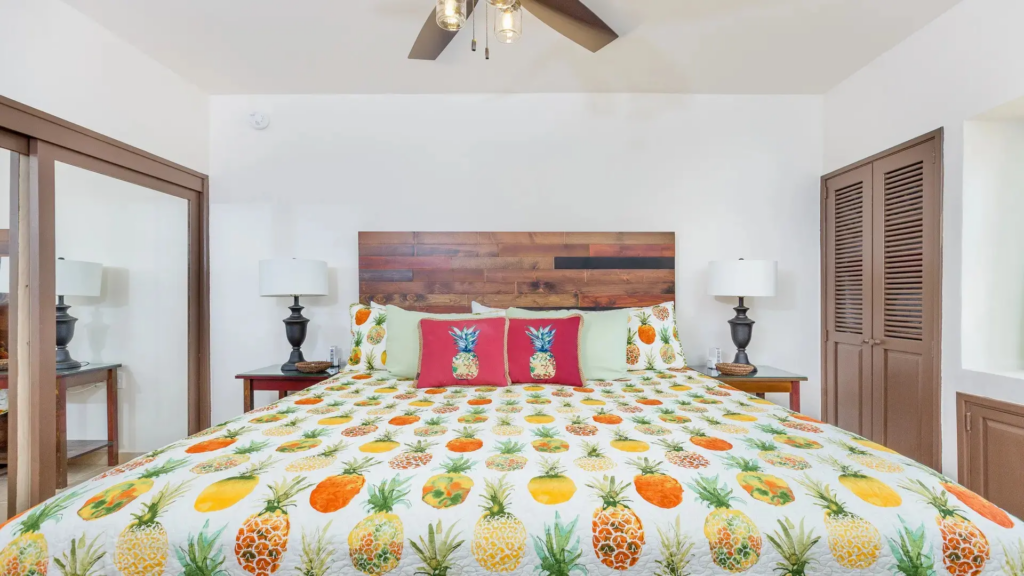 Close-up of the bright and cheerful pineapple-themed bedroom layout.