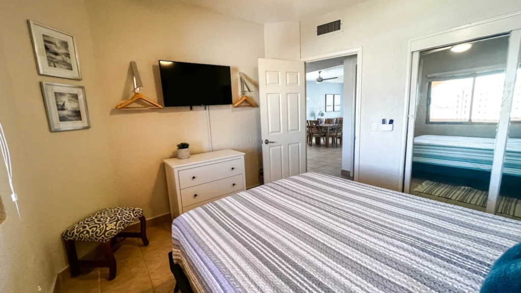 ocky-point-owner-direct-princesa-b509-sandy-beach-oceanfront-bedroom