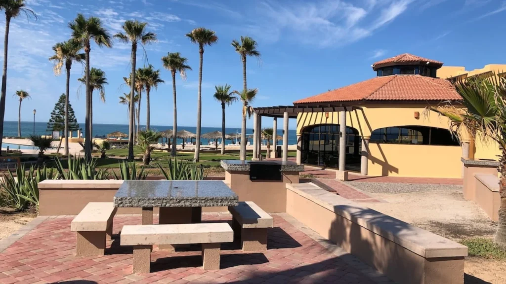 rocky-point-owner-direct-princesa-b509-sandy-beach-oceanfront-grill-area
