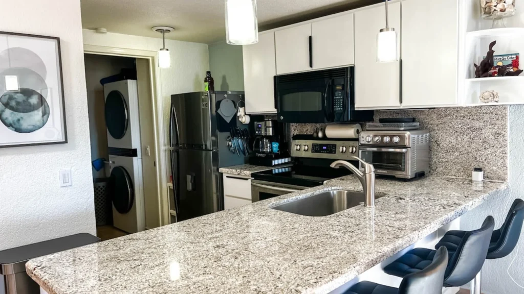 rocky-point-owner-direct-princesa-b509-sandy-beach-oceanfront-kitchen-counter