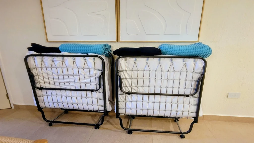 Two roll-away beds (camitas) available for additional sleeping arrangements